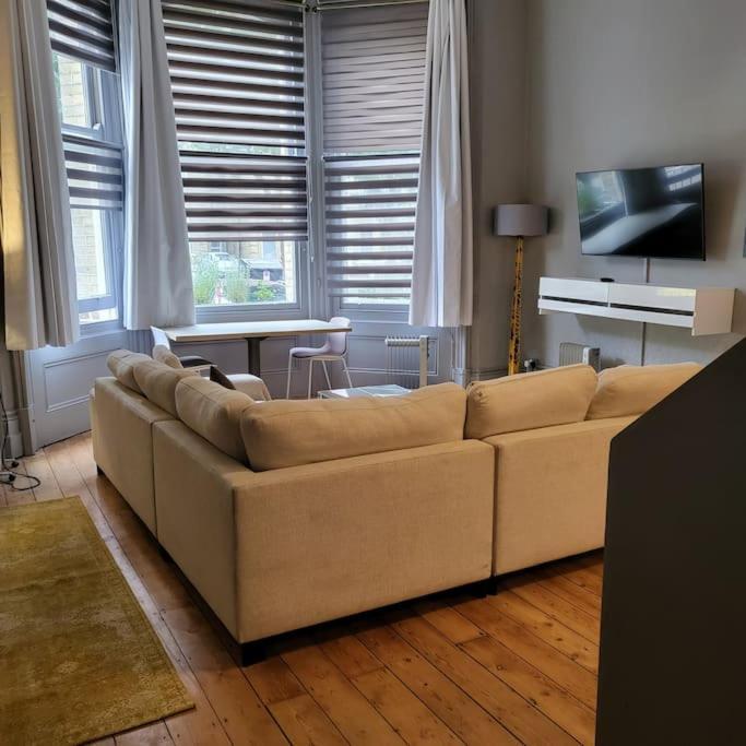 5 Luxury Spacious Loft - Prime Location - Comfortable Bed & Sofa Brighton Bagian luar foto